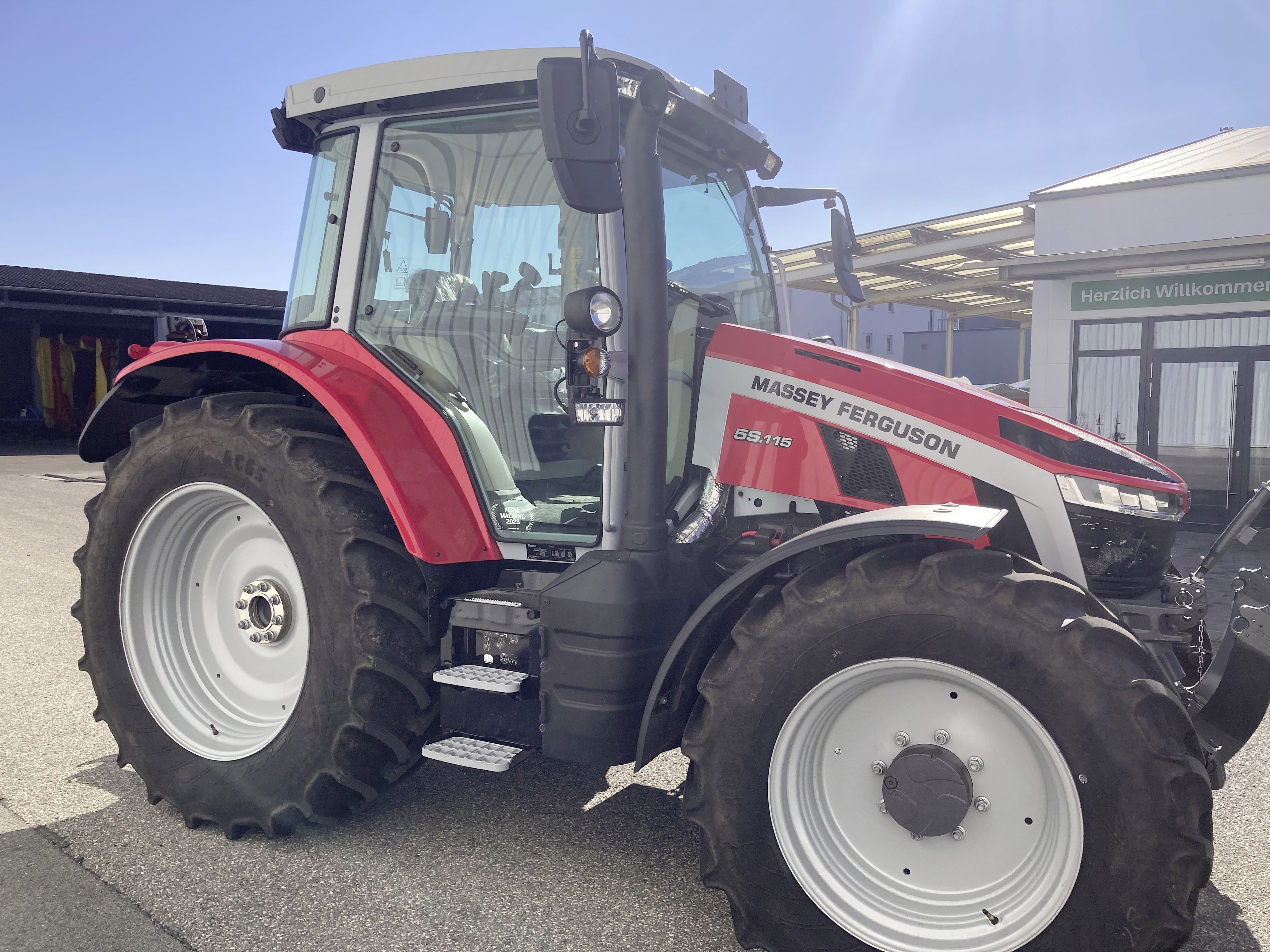 MF 5S.115 Dyna-4 EFFICIENT