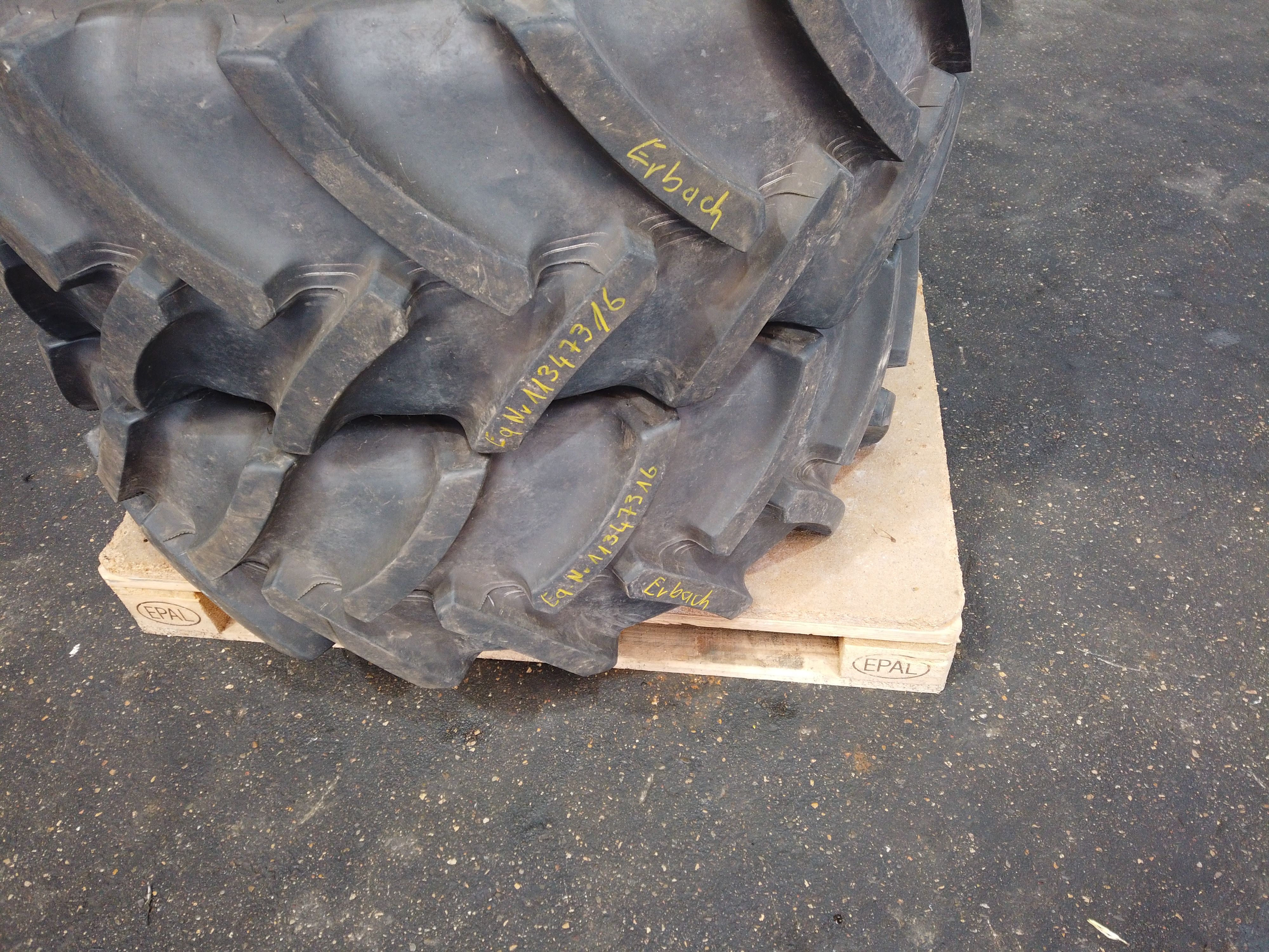 gebr. Räder 380/70 R24 Mitas, 2 St.
